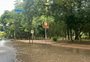 Chuva intensa e com granizo alaga ruas e derruba árvores em Porto Alegre