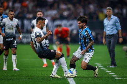 RS - FUTEBOL/CAMPEONATO BRASILEIRO 2024/GREMIO X CORINTHIANS  - ESPORTES Na foto, Nathan Pescador- Lance da partida entre Gremio e Corinthians disputada na noite desta quinta-feira, na Neo QuÃ­mica Arena, em Sao Paulo, em partida valida pela Campeonato Brasileiro 2024. FOTO: LUCAS UEBEL/GREMIO FBPA<!-- NICAID(15823343) -->