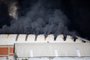 Um incêndio de grandes proporções atinge um depósito de uma indústria de Canoas, na Região Metropolitana, na tarde desta quarta-feira (6). Equipes do corpo de Bombeiros atendem a ocorrência na Rua Aurora, bairro Marechal Rondon. Conforme informações iniciais, o local armazena materiais em papelão e plástico. Ainda não há relato de feridos.Fotógrafo: Camila Hermes/Agencia RBS<!-- NICAID(15618277) -->
