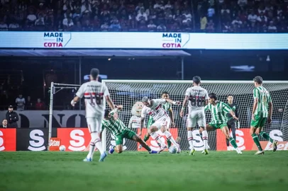 São Paulo x Juventude se enfrentaram pelo jogo de ida da quinta fase da Copa do Brasil, no Morumbi.<!-- NICAID(16270411) -->