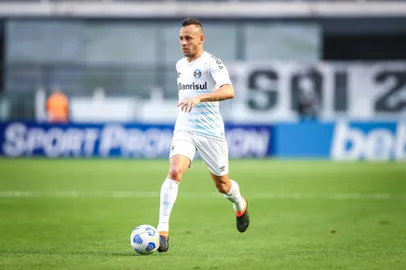 Gremio x SantosFUTEBOL/CAMPEONATO BRASILEIRO 2021 /GREMIO X SANTOS - ESPORTES - Lance da partida entre Gremio e Santos disputada na tarde deste domingo na Vila Belmiro, em Santos, em partida valida pela Campeonato Brasileiro 2021. FOTO: LUCAS UEBEL/GREMIO/DIVULGAÇÃOEditoria: SPOIndexador: Lucas UebelSecao: futebolFonte: Gremio.netFotógrafo: Gremio x Santos<!-- NICAID(14911949) -->