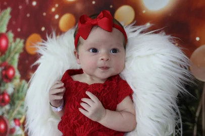 Os bebês internados na Unidade de Terapia Intensiva (UTI) Neonatal do Hospital Geral (HG) foram vestidos de Papai e Mamãe Noel para um ensaio fotográfico especial. A iniciativa reuniu, nesta edição, 10 bebês prematuros.<!-- NICAID(15939020) -->