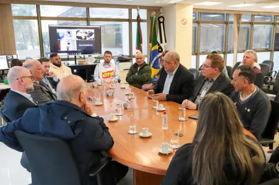 Sindicato dos Metalúrgicos e Simecs entraram em acordo sobre o dissídio nesta segunda (7), em audiência do Tribunal Regional do Trabalho da 4ª Região. <!-- NICAID(15503692) -->