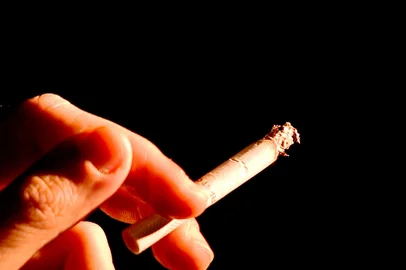 tabagismo , cigarro<!-- NICAID(16337931) -->