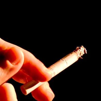 tabagismo , cigarro<!-- NICAID(16337931) -->