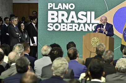 PRESIDENTE LULA ANUNCIA MP BRASIL SOBERANODF - PRESIDENTE LULA/ANUNCIA MP BRASIL SOBERANO - POLÍTICA - Nesta quarta (13) o Presidente Lula da Silva anuncia a medida Provisória ?Brasil Soberano? em cerimônia no Palácio do Planalto em Brasília. 13/08/2025 - Foto: TON MOLINA/FOTOARENA/FOTOARENA/ESTADÃO CONTEÚDOEditoria: POLÍTICALocal: BRASÍLIAIndexador: TON MOLINAFonte: 2786322Fotógrafo: FOTOARENA<!-- NICAID(16100673) -->