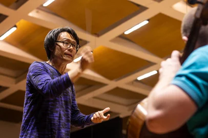 O maestro japonês Kiyotaka Teraoka vai reger concerto da Ospa em 2022. Foto de ensaio na Casa da Ospa, em Porto Alegre.<!-- NICAID(15107708) -->