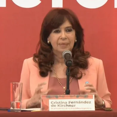 Cristina Kirchner<!-- NICAID(15832183) -->