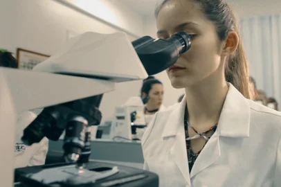 UCPel aposta em formação baseada em evidências para atualizar profissionais da saúde<!-- NICAID(16334753) -->