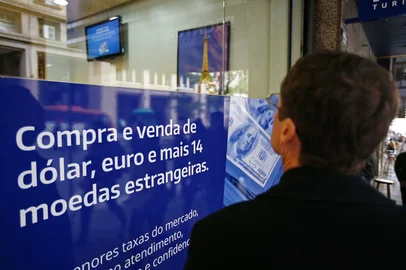 PORTO ALEGRE, RS, BRASIL, 06-06-2018: Fotos para matéria sobre a alta do Dólar na bolsa de valores (FOTO FÉLIX ZUCCO/AGÊNCIA RBS, Editoria de Notícias).<!-- NICAID(16036986) -->