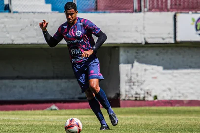 Caxias anuncia contratação do zagueiro Joilson, 34 anos.<!-- NICAID(16186961) -->