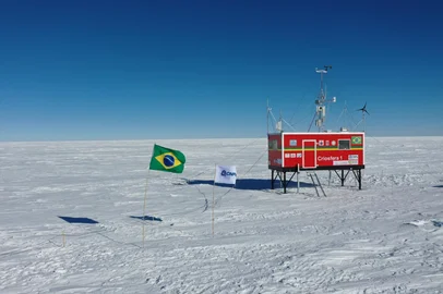 Criosfera 1 — módulo científico brasileiro na Antártica e projeto liderado pela Universidade Federal do Rio Grande do Sul (UFRGS) e pela Universidade Estadual do Rio de Janeiro (UERJ)<!-- NICAID(16331260) -->