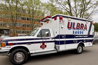 Ambulância de filme americano será utilizada pelos alunos de Medicina da Ulbra<!-- NICAID(16125593) -->