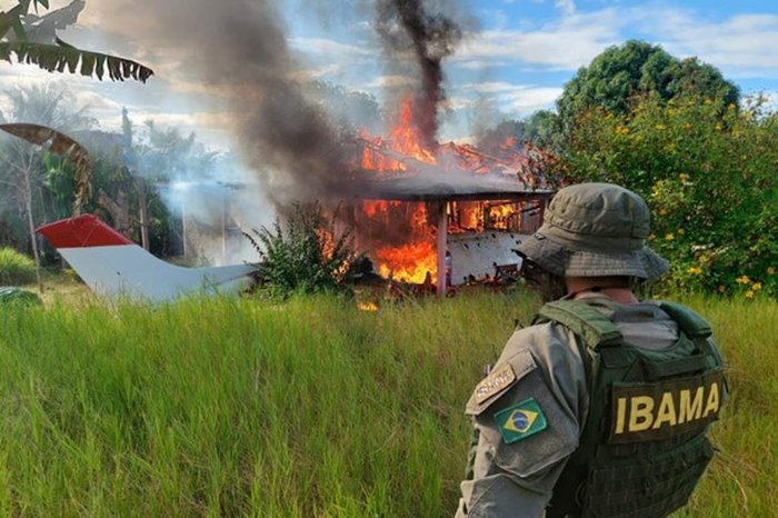 PF começa a destruir maquinário de garimpeiros em terras yanomami | GZH