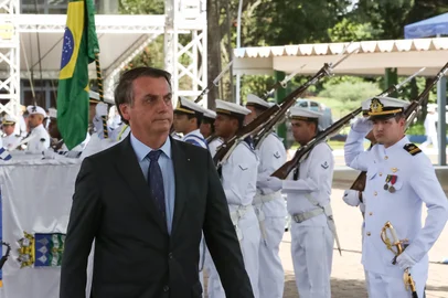 (BrasÃ­lia - DF, 13/12/2019) Presidente da RepÃºblica, Jair Bolsonaro, durante cerimÃ´nia do dia do Marinheiro e ImposiÃ§Ã£o da Medalha MÃ©rito TamandarÃ©.Foto: Marcos CorrÃªa/PR<!-- NICAID(14359700) -->