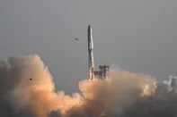 SpaceX's Starship lifts off from Starbase near Boca Chica, Texas, on March 6, 2025, during its 8th test flight. SpaceX carried out another launch of its powerful Starship rocket on  March 6 but quickly lost contact with the vessel as it roared over the Gulf of Mexico. "Can confirm we did lose contact with the ship. Unfortunately, this happened last time too," SpaceX official Dan Huot said, alluding to a launch in January in which the same upper stage of the rocket exploded over the Caribbean, raining debris. (Photo by RONALDO SCHEMIDT / AFP)Editoria: FINLocal: Boca Chica and Medford ColoniaIndexador: RONALDO SCHEMIDTSecao: aerospaceFonte: AFPFotógrafo: STF<!-- NICAID(15990748) -->