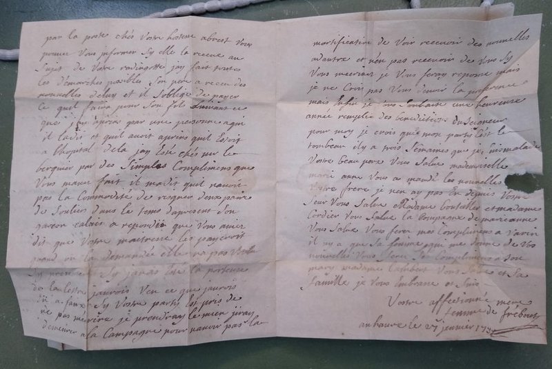 An undated handout photograph taken by The National Archives and released by the University of Cambridge on November 2, 2023 shows a letter from Marguerite Quesnel to her son Nicolas Quesnel dated from January 27, 1758. Undelivered letters written to French sailors during an 18th century war between Britain and France have finally been opened and studied -- after more than 250 years gathering dust. The unread letters have provided a rare insight into the lives of sailors and their families in the 1700s, from the wife of a senior naval officer to an elderly mother chastising her son for not writing. (Photo by Renaud Morieux / THE NATIONAL ARCHIVES / AFP) / RESTRICTED TO EDITORIAL USE - MANDATORY CREDIT "AFP PHOTO / Renaud Morieux  " - NO MARKETING NO ADVERTISING CAMPAIGNS - DISTRIBUTED AS A SERVICE TO CLIENTSEditoria: SCILocal: KewIndexador: RENAUD MORIEUXSecao: human scienceFonte: THE NATIONAL ARCHIVESFotógrafo: Handout<!-- NICAID(15590743) -->
