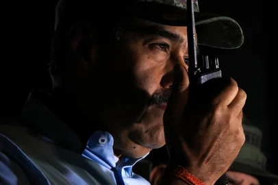 This handout picture released by the Venezuelan Presidency press office shows Venezuela's President Nicolas Maduro speaking during a military deployment in Caribia town, outskirts of Caracas, on on September 11, 2025. (Photo by JHONN ZERPA / Venezuelan Presidency / AFP) / RESTRICTED TO EDITORIAL USE - MANDATORY CREDIT "AFP PHOTO / VENEZUELAN PRESIDENCY / JHON ZERPA" -  HANDOUT - NO MARKETING NO ADVERTISING CAMPAIGNS - DISTRIBUTED AS A SERVICE TO CLIENTS - AFP CANNOT INDEPENDENTLY VERIFY THE AUTHENTICITY OR LOCATION, DATE, AND CONTENT OF THESE IMAGES. / Editoria: POLLocal: CaracasIndexador: JHONN ZERPASecao: diplomacyFonte: Venezuelan PresidencyFotógrafo: Handout<!-- NICAID(16122116) -->