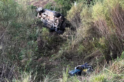 Três pessoas morreram em um acidente na tarde de sexta-feira (16) na BR-293, em Santana do Livramento, na Fronteira Oeste.<!-- NICAID(16039586) -->