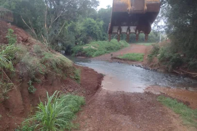 Mais de um ano após temporais, comunidades de São Valentim e Três Cerros terão ponte definitiva<!-- NICAID(15932465) -->