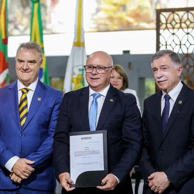 Sessão de posse dos novos vereadores e prefeito de Caxias Do Sul. (Neimar De Cesero/Agência RBS)Indexador: Neimar De Cesero<!-- NICAID(15945727) -->