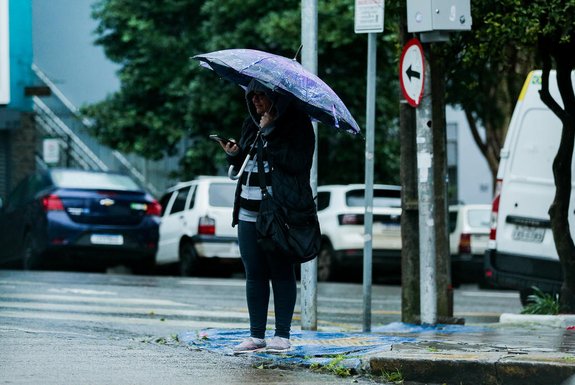CAXIAS DO SUL, RS, BRASIL, 16/05/2024. Temperatura baixa e retorno da chuva: como será a quinta-feira na Serra. (Neimar De Cesero/Agência RBS)<!-- NICAID(15765426) -->