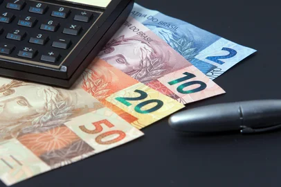 PORTO ALEGRE, RS, BRASIL, Dinheiro, cédulas, cédulas de dinheiro, notas de  dinheiro. (Foto: Júnia Garrido / stock.adobe.com)Indexador: JÃºnia Garrido 31-96866919Fonte: 66007944<!-- NICAID(14328708) -->