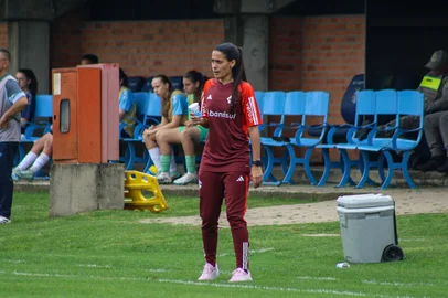 helen oliveira<!-- NICAID(16129229) -->