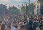 Festa de Saint Patrick’s Day veste de verde ruas e bares do Quarto Distrito