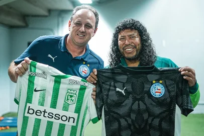 Rogério Ceni e Rene Higuita, antes de Atlético Nacional de Medellín vs Bahia - Foto: Atlético Nacional de Medellín/Instagram/Reprodução<!-- NICAID(16037274) -->