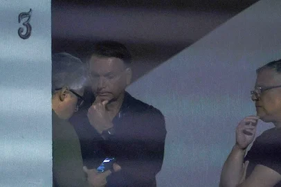 BRASÍLIA, DF, BRASIL, 04.08.2025: PRISÃO-DOMICILIAR-POLÍTICA - Jair Bolsonaro é visto dentro de sua casa, após o ministro Alexandre de Moraes decretar sua prisão domiciliar