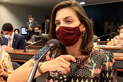 A deputada federal Natália Bonavides propôs um projeto de lei que incentiva a retirada de termos que marcam o gênero nas cerimônias de casamento.<!-- NICAID(14962593) -->