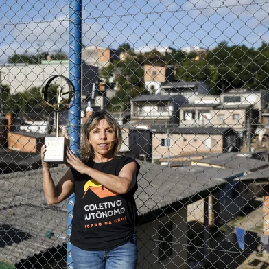 PORTO ALEGRE, RS, BRASIL - 2021.11.11 - Coletivo Autônomo Morro da Cruz ganha prêmio Líderes e Vencedores. Na foto: Elenira Martins Pereira, vice presidente do coletivo. (Foto: ANDRÉ ÁVILA/ Agência RBS)<!-- NICAID(14938653) -->