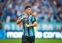 Suárez pode abrir mão de US$ 10 milhões para deixar o Grêmio, diz jornal uruguaio