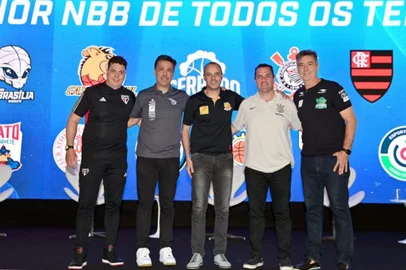 A Liga Nacional de Basquete realizou um grande evento nesta quarta-feira (11), no Salão Nobre do Parque São Jorge, a sede do Corinthians. O evento celebrou a abertura da 16ª edição do NBB. Técnico Rodrigo Barbosa participou do evento<!-- NICAID(15567326) -->