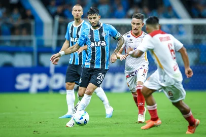 RS - FUTEBOL/CONMEBOL SULAMERICANA 2025 /GREMIO X LDU - ESPORTES - Lance da partida entre Gremio e Atletico Grau, disputada na noite desta terca-feira, na Arena do Gremio, valida pela Copa Sul-americana 2025. Na foto, Villasanti. FOTO: LUCAS UEBEL/GREMIO FBPA<!-- NICAID(16013135) -->