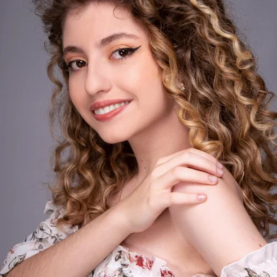Natalia Zambelli, cantora e compositora, iniciou a cantar com 5 anos de idade. Toca piano desde os 8. Completará 15 anos no próximo dia 13/03.Em 2019 iniciou a compor suas próprias músicas. Atualmente conta com 5 músicas nas plataformas digitais. Já tem programado o lançamento de mais 2 músicas. Dia 23/02 "Cada estrela" e dia 31/03 "Como se fosse você". Ambas com produção musical de Joel Vianna.<!-- NICAID(15355321) -->