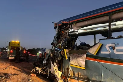 acidente na 116 colisão entre ônibus e carreta