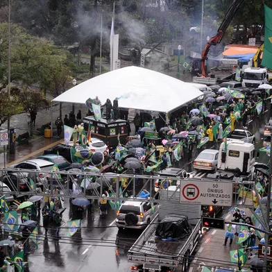 CAXIAS DO SUL, RS, BRASIL, 07/09/2021 - Para marcar o dia 7 de setembro apoiadores de Bolsonaro promovem tratoraço. Agricultores saíram do interior e se deslocaram de trator até a praça Dante Alighieri. (Marcelo Casagrande/Agência RBS)<!-- NICAID(14883300) -->