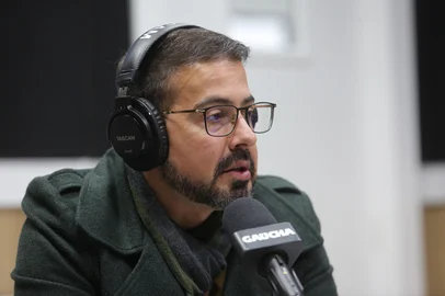 CAXIAS DO SUL, RS, BRASIL, 01/07/2025. Presidente do Juventude, Fábio Pizzamiglio, participa do programa Show dos Esportes no estúdio da Rádio Gaúcha Serra. (Porthus Junior/Agência RBS)<!-- NICAID(16071373) -->