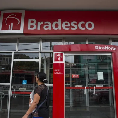 PORTO ALEGRE, RS, BRASIL, 12/01/2019: Agência do Bradesco na Avenida Azenha sofreu tentativa de assalto na madrugada de sábado. (CAMILA DOMINGUES/AGÊNCIA RBS)<!-- NICAID(13912492) -->