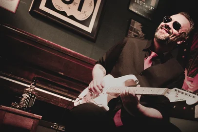 Guitarrista caxiense Cristian Rigon<!-- NICAID(10046945) -->