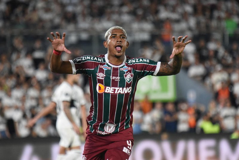 Flamengo supera retranca, vence o Olimpia e garante vantagem por