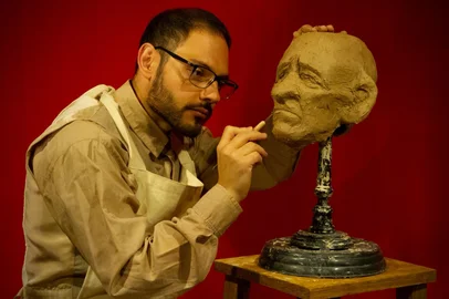 Vínculo entre pai e filho é tema de novo espetáculo de Fábio Cuelli, que estreia em Caxias do Sul“Geppetto” terá sessão gratuita dia 11 de julho, na Tem Gente Teatrando.<!-- NICAID(16075716) -->