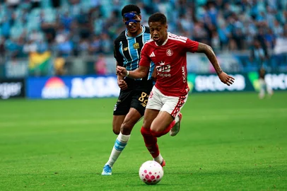 Duda Fortes / Grupo RBS PORTO ALEGRE, RS, BRASIL, 11-10-2026: Grêmio vs Internacional, clássico GreNal nº455, pelo Campeonato Brasileiro Série A 2026. O jogo ocorre na Arena, em Porto Alegre. Foto: Duda Fortes/Grupo RBS<!-- NICAID(16385278) -->