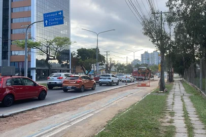 Avenida Icaraí terá alterações no trânsito nesta quarta-feira, nos cruzamentos com as ruas Tamandaré e Coronel Claudino, no sentido Centro-bairro, por conta de obra do Dmae.<!-- NICAID(16018033) -->
