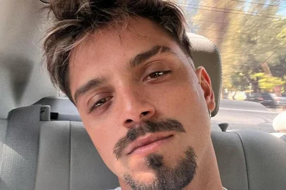 Rodrigo Simas, 31 anos, é um ator brasileiro.<!-- NICAID(15366324) -->