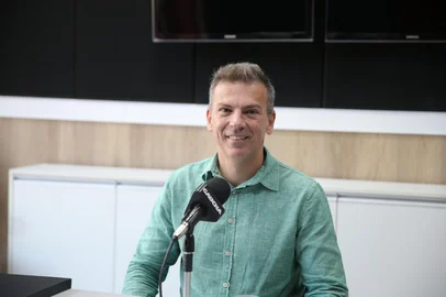 CAXIAS DO SUL, RS, BRASIL. 03/03/2026. Entrevistado Podcast Caixa-Forte, médico Vinícius Lain, presidente do Instituto Hélice. (Neimar de Cesero/Agência RBS)<!-- NICAID(16239573) -->