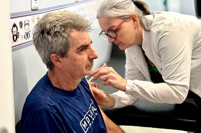 Vacinação contra a gripe em Passo Fundo começa com movimento pela manhã<!-- NICAID(16254982) -->