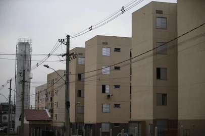 Imagens mostrando o Condomínio Irmãos Maristas, no Bairro Mário Quintana, onde parte das famílias da Vila Nazaré foram alocadas.Foto: Félix Zucco/Agência RBS<!-- NICAID(14833602) -->